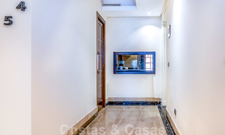 Modern tuinappartement te koop in een eerstelijns strand complex met eigen zwembad tussen Marbella en Estepona 25657 