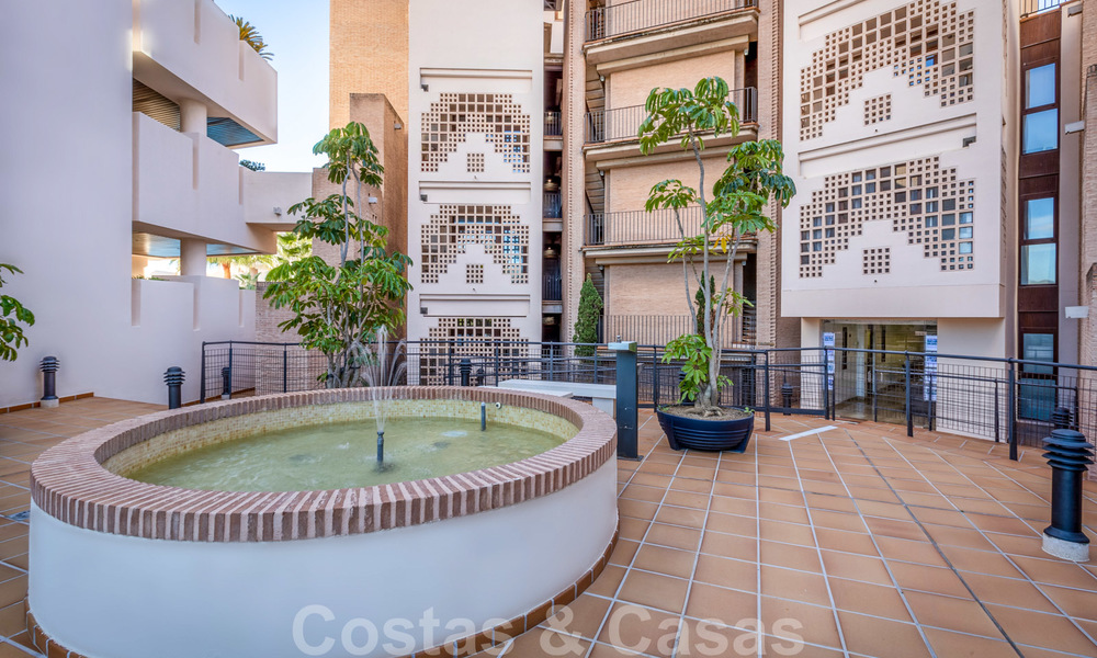 Modern tuinappartement te koop in een eerstelijns strand complex met eigen zwembad tussen Marbella en Estepona 25663