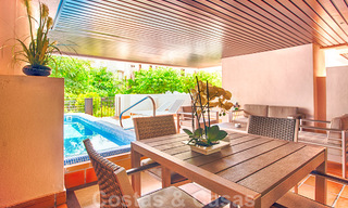Modern appartement te koop in een eerstelijnstrand complex met eigen zwembad tussen Marbella en Estepona. Grote prijsverlaging! 25679 