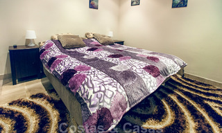 Modern appartement te koop in een eerstelijnstrand complex met eigen zwembad tussen Marbella en Estepona. Grote prijsverlaging! 25685 