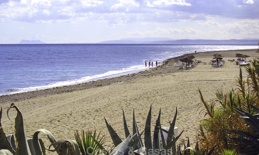 Sea - beach front line luxe appartementen te koop, tussen Marbella - Estepona 13763