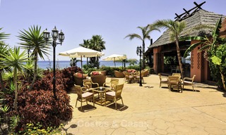 Sea - beach front line luxe appartementen te koop, tussen Marbella - Estepona 13769 