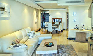 Modern appartement te koop in een eerstelijnstrand complex met zeezicht, tussen Marbella en Estepona 25734 