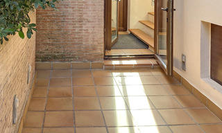 Modern penthouse te koop in een eerstelijnstrand complex met eigen zwembad en zeezicht, tussen Marbella en Estepona 25767 