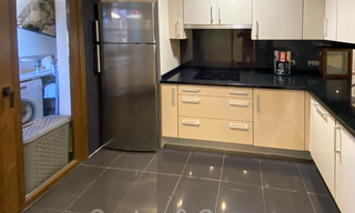 Modern penthouse te koop in een eerstelijnstrand complex met eigen zwembad en zeezicht, tussen Marbella en Estepona 25775 