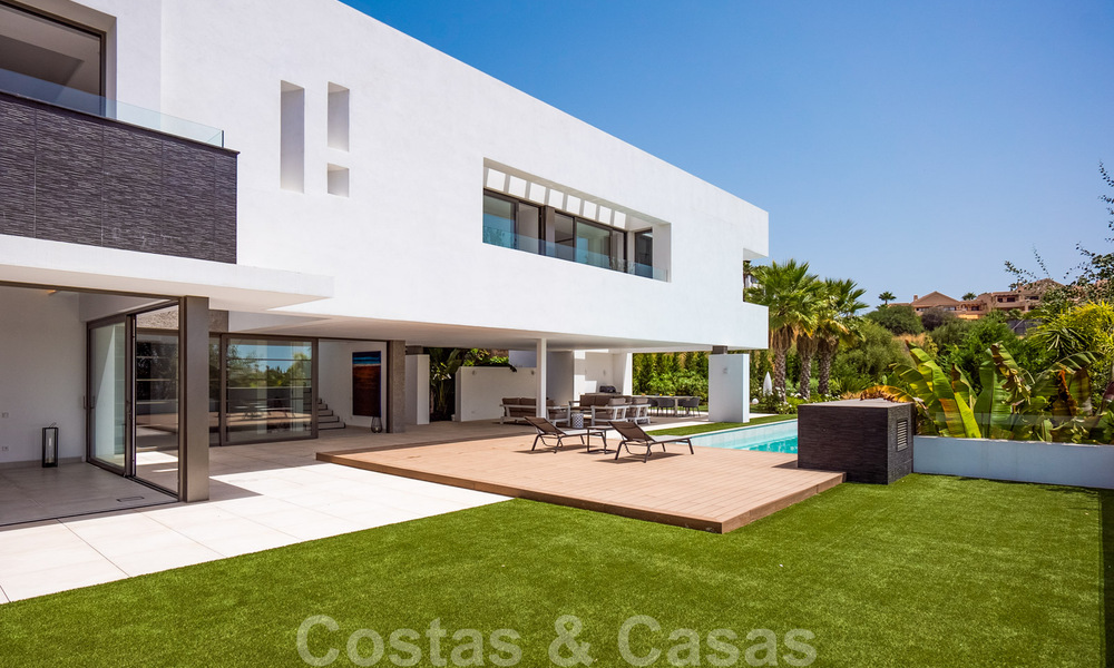 Gloednieuwe ultramoderne luxe villa te koop met zeezicht in Marbella - Benahavis 35697