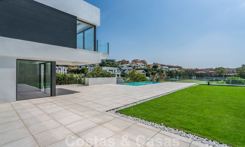 Instapklare nieuwe moderne luxe villa te koop, direct aan de golfbaan gelegen in Marbella - Benahavis 33919