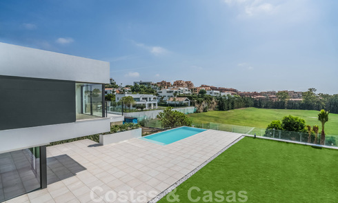 Instapklare nieuwe moderne luxe villa te koop, direct aan de golfbaan gelegen in Marbella - Benahavis 33927