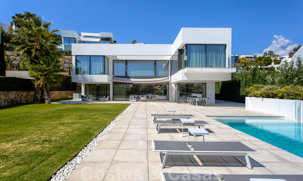 Instapklare nieuwe moderne luxe villa te koop, direct aan de golfbaan gelegen in Marbella - Benahavis 35397