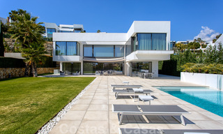 Instapklare nieuwe moderne luxe villa te koop, direct aan de golfbaan gelegen in Marbella - Benahavis 35397 