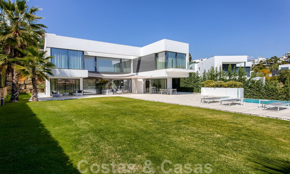 Instapklare nieuwe moderne luxe villa te koop, direct aan de golfbaan gelegen in Marbella - Benahavis 35398