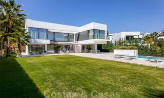 Instapklare nieuwe moderne luxe villa te koop, direct aan de golfbaan gelegen in Marbella - Benahavis 35398 