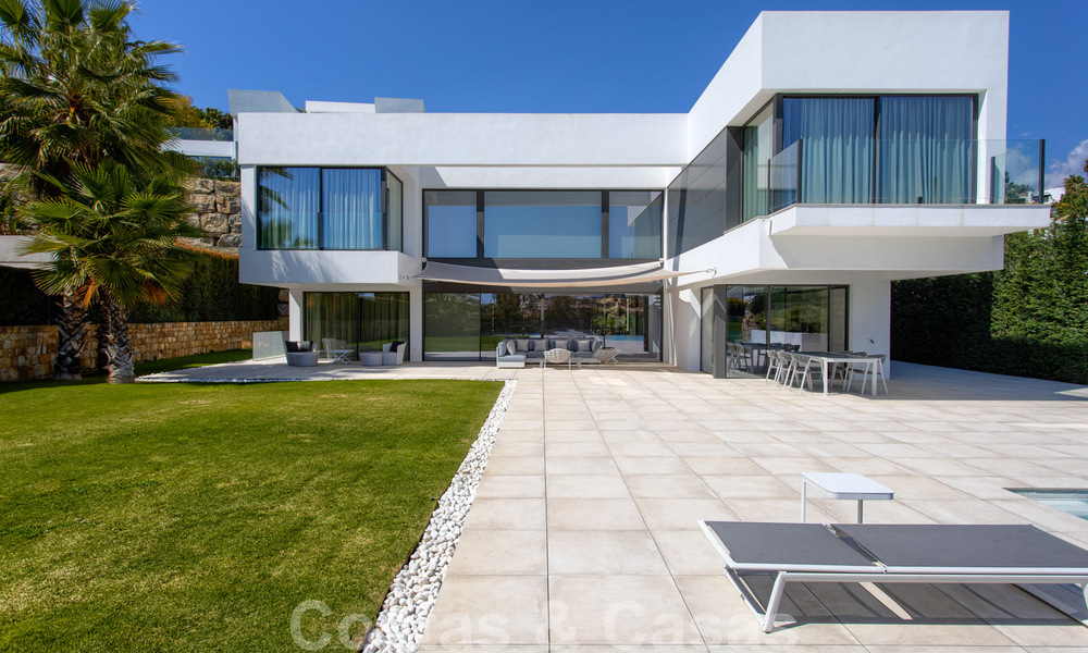 Instapklare nieuwe moderne luxe villa te koop, direct aan de golfbaan gelegen in Marbella - Benahavis 35399