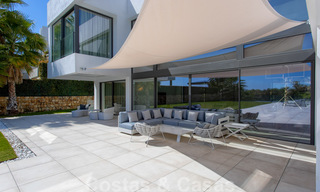 Instapklare nieuwe moderne luxe villa te koop, direct aan de golfbaan gelegen in Marbella - Benahavis 35400 