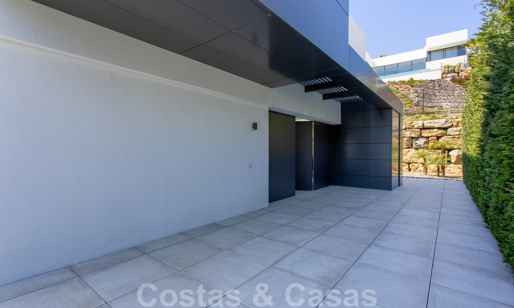 Instapklare nieuwe moderne luxe villa te koop, direct aan de golfbaan gelegen in Marbella - Benahavis 35405