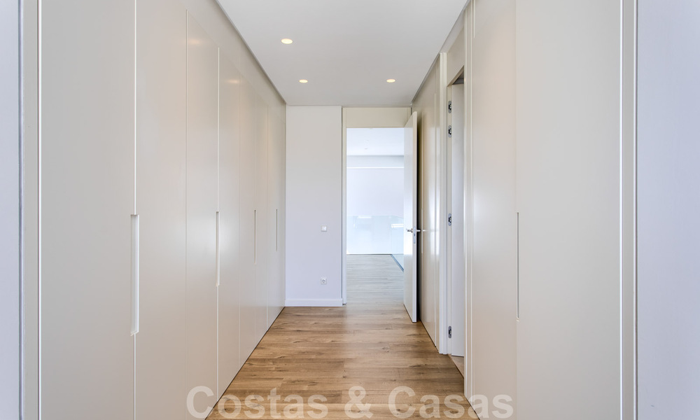 Instapklare nieuwe moderne luxe villa te koop, direct aan de golfbaan gelegen in Marbella - Benahavis 35413