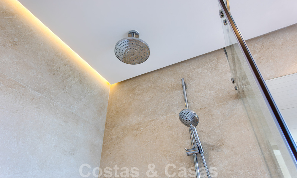 Instapklare nieuwe moderne luxe villa te koop, direct aan de golfbaan gelegen in Marbella - Benahavis 35416