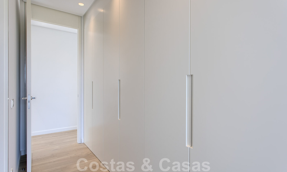 Instapklare nieuwe moderne luxe villa te koop, direct aan de golfbaan gelegen in Marbella - Benahavis 35424