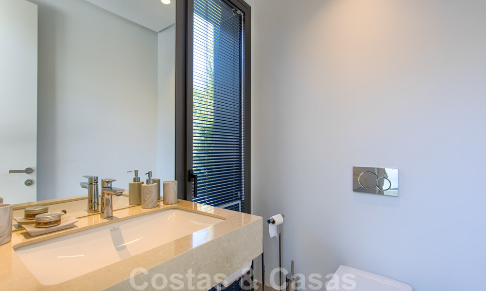 Instapklare nieuwe moderne luxe villa te koop, direct aan de golfbaan gelegen in Marbella - Benahavis 35427