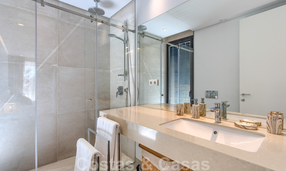 Instapklare nieuwe moderne luxe villa te koop, direct aan de golfbaan gelegen in Marbella - Benahavis 35431