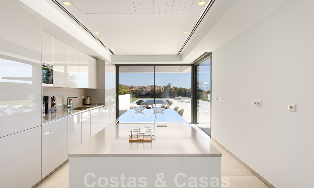 Instapklare nieuwe moderne luxe villa te koop, direct aan de golfbaan gelegen in Marbella - Benahavis 35442