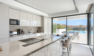 Instapklare nieuwe moderne luxe villa te koop, direct aan de golfbaan gelegen in Marbella - Benahavis 35443 