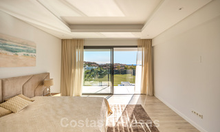 Instapklare nieuwe luxe villa te koop, ontworpen onder een symmetrische architectuur met moderne lijnen, met golf- en zeezicht in Marbella - Benahavis 36588 