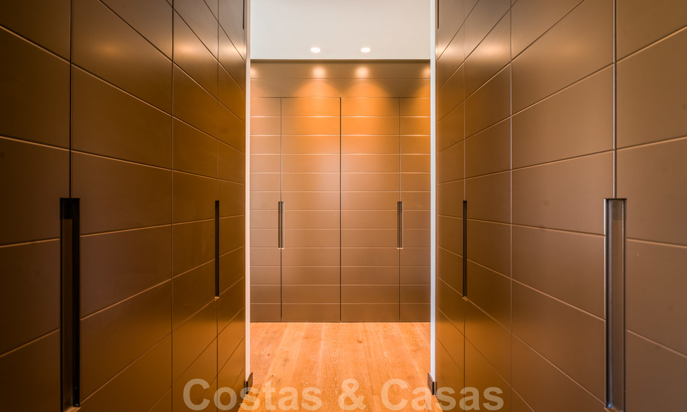 Instapklare nieuwe moderne ruime luxe villa te koop, direct aan de golfbaan gelegen in Marbella - Benahavis 25919