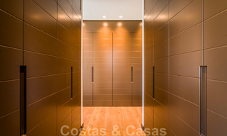 Instapklare nieuwe moderne ruime luxe villa te koop, direct aan de golfbaan gelegen in Marbella - Benahavis 25919 