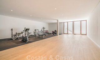 Instapklare nieuwe moderne ruime luxe villa te koop, direct aan de golfbaan gelegen in Marbella - Benahavis 25927 