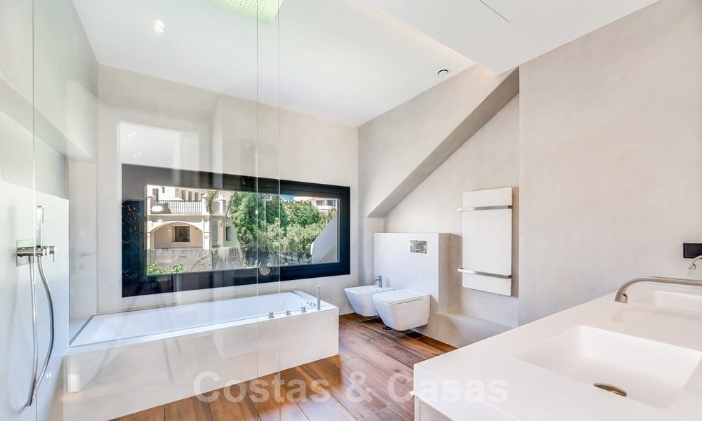 Moderne villa met zeezicht te koop in Los Flamingos Golf in Marbella - Benahavis. Verlaagd in prijs. 26001