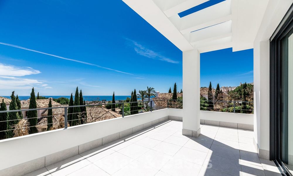 Moderne villa met zeezicht te koop in Los Flamingos Golf in Marbella - Benahavis. Verlaagd in prijs. 26002