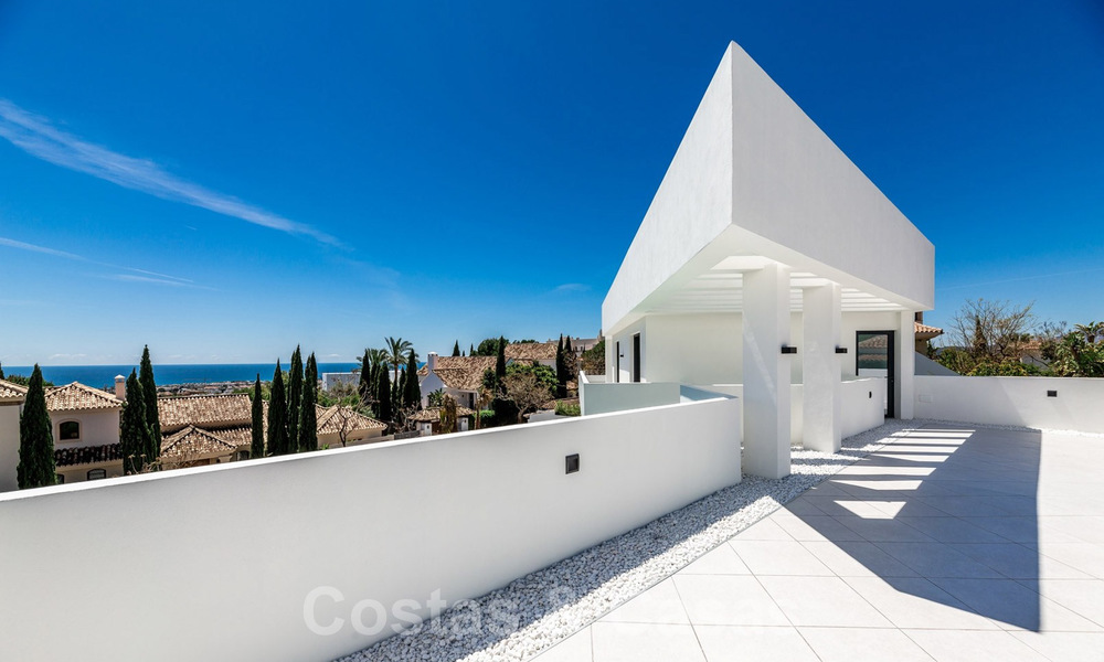 Moderne villa met zeezicht te koop in Los Flamingos Golf in Marbella - Benahavis. Verlaagd in prijs. 26004