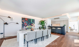 Moderne villa met zeezicht te koop in Los Flamingos Golf in Marbella - Benahavis. Verlaagd in prijs. 26006 