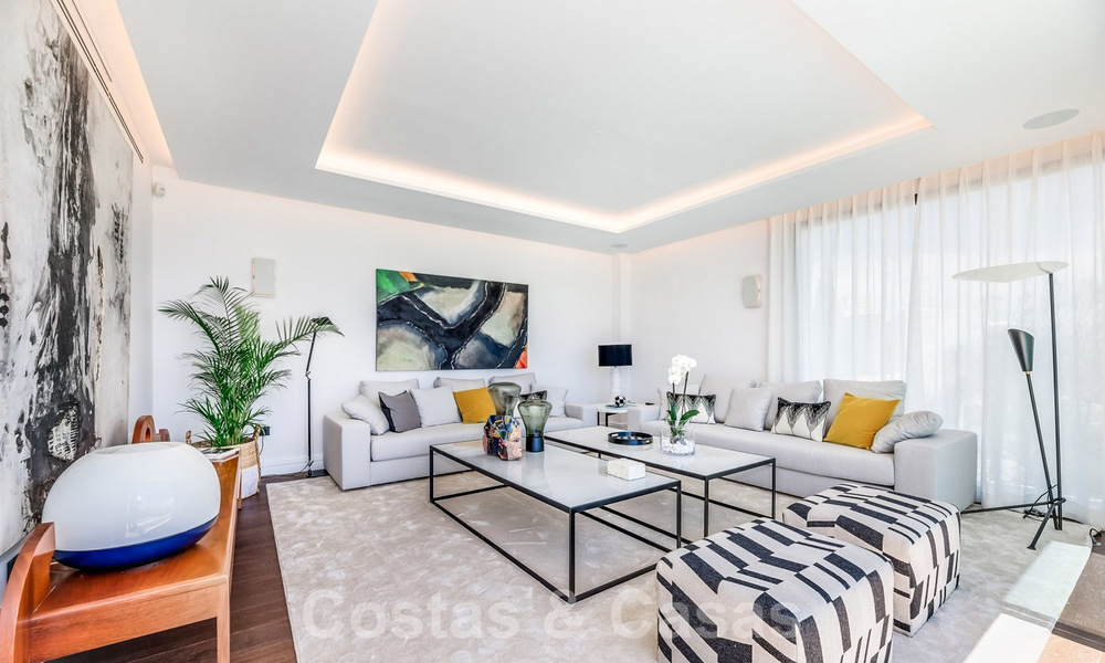 Moderne villa met zeezicht te koop in Los Flamingos Golf in Marbella - Benahavis. Verlaagd in prijs. 26008