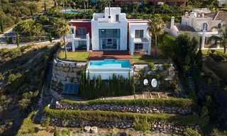 Moderne villa met panoramisch golf- en zeezicht te koop in Los Flamingos Golf in Marbella - Benahavis 26015 