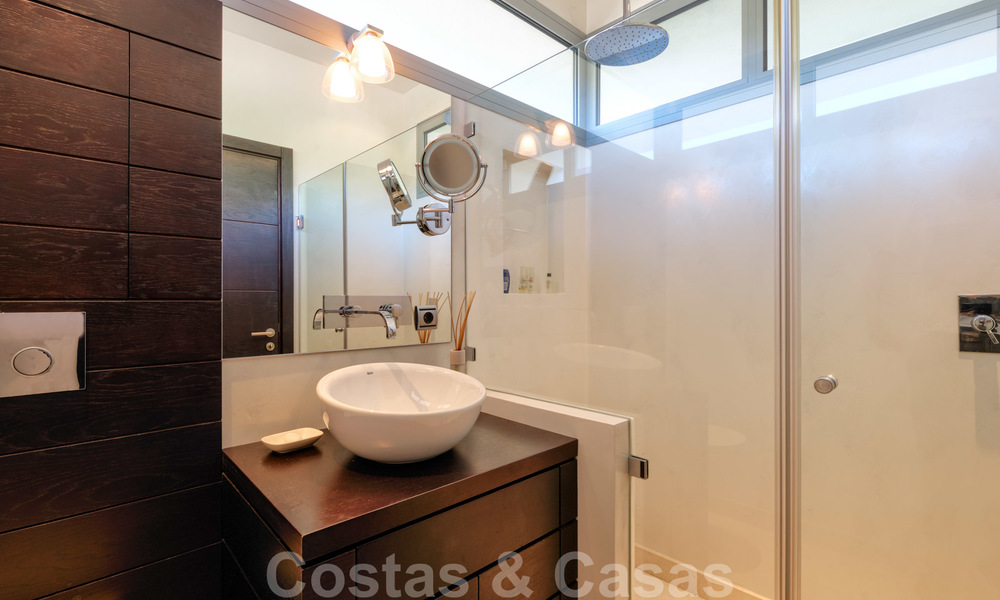 Moderne villa met panoramisch golf- en zeezicht te koop in Los Flamingos Golf in Marbella - Benahavis 26018