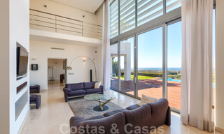 Moderne villa met panoramisch golf- en zeezicht te koop in Los Flamingos Golf in Marbella - Benahavis 26019 