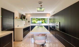 Moderne villa met panoramisch golf- en zeezicht te koop in Los Flamingos Golf in Marbella - Benahavis 26022 