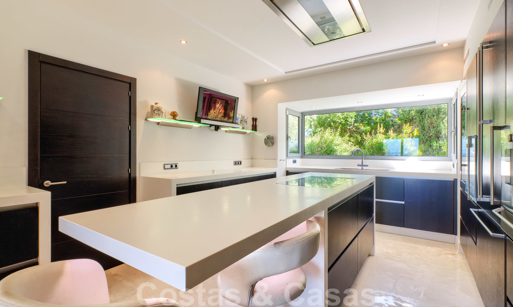 Moderne villa met panoramisch golf- en zeezicht te koop in Los Flamingos Golf in Marbella - Benahavis 26024