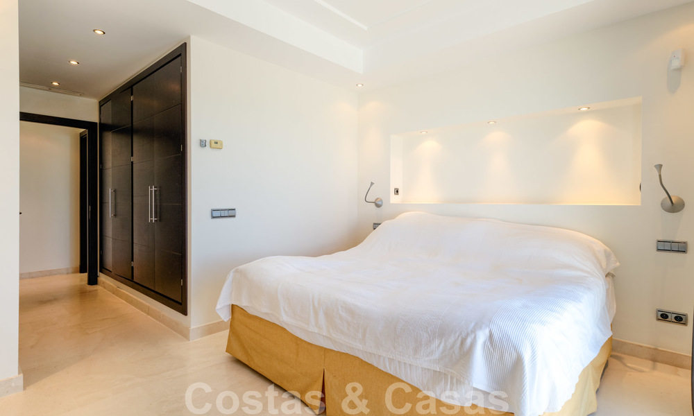 Moderne villa met panoramisch golf- en zeezicht te koop in Los Flamingos Golf in Marbella - Benahavis 26043