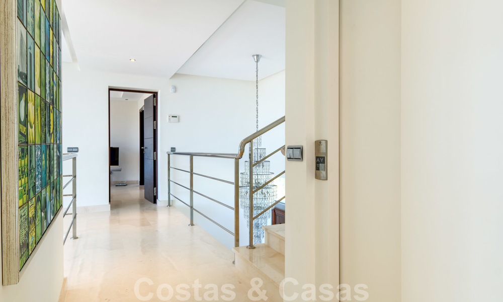 Moderne villa met panoramisch golf- en zeezicht te koop in Los Flamingos Golf in Marbella - Benahavis 26045