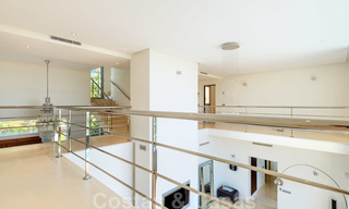 Moderne villa met panoramisch golf- en zeezicht te koop in Los Flamingos Golf in Marbella - Benahavis 26047 