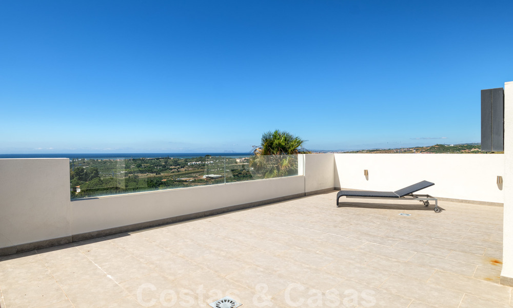 Moderne villa met panoramisch golf- en zeezicht te koop in Los Flamingos Golf in Marbella - Benahavis 26052
