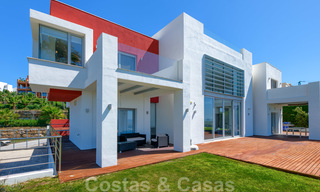 Moderne villa met panoramisch golf- en zeezicht te koop in Los Flamingos Golf in Marbella - Benahavis 26060 