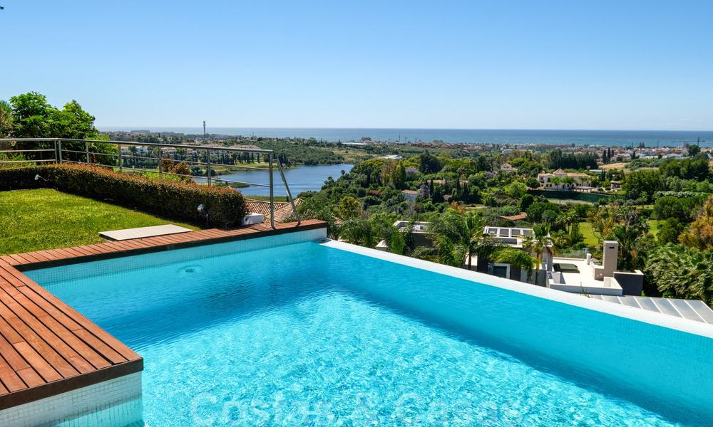 Moderne villa met panoramisch golf- en zeezicht te koop in Los Flamingos Golf in Marbella - Benahavis 26063