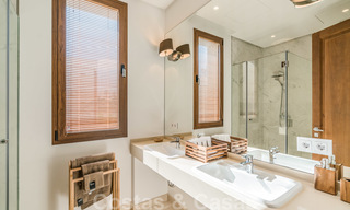 Instapklare warme moderne villa te koop, strandzijde in het prestigieuze Guadalmina Baja te Marbella 26078 