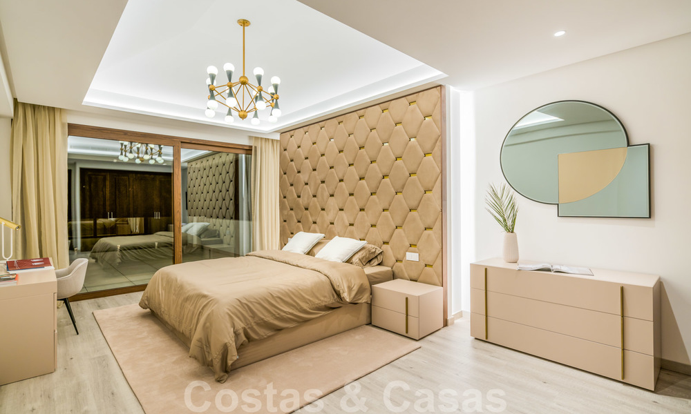 Instapklare warme moderne villa te koop, strandzijde in het prestigieuze Guadalmina Baja te Marbella 26098