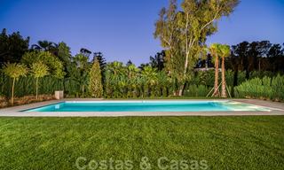 Instapklare warme moderne villa te koop, strandzijde in het prestigieuze Guadalmina Baja te Marbella 26105 