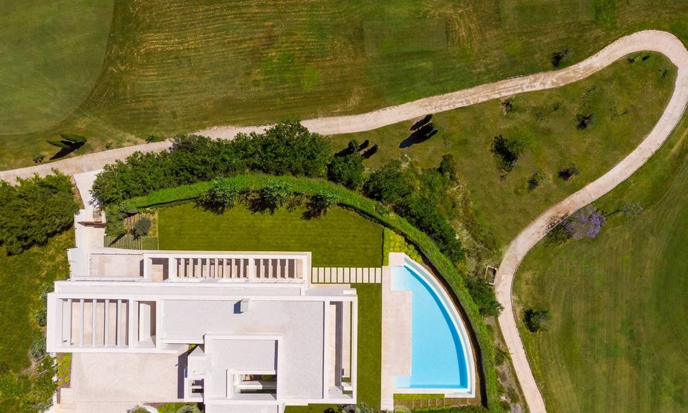 Eerstelijns golf villa in een elegante moderne stijl met panoramisch golf- en zeezicht te koop in Los Flamingos Golf in Marbella - Benahavis 26122